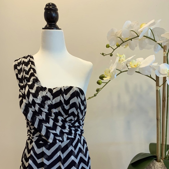 H&M - Black Dress - Size US 6 - Picture 2 of 3